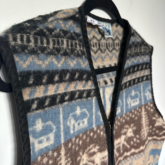 Vintage Vest Wool Neutral Evidence Pattern Brown and Blue Warm and Cozy Vest - Picture 6 of 13